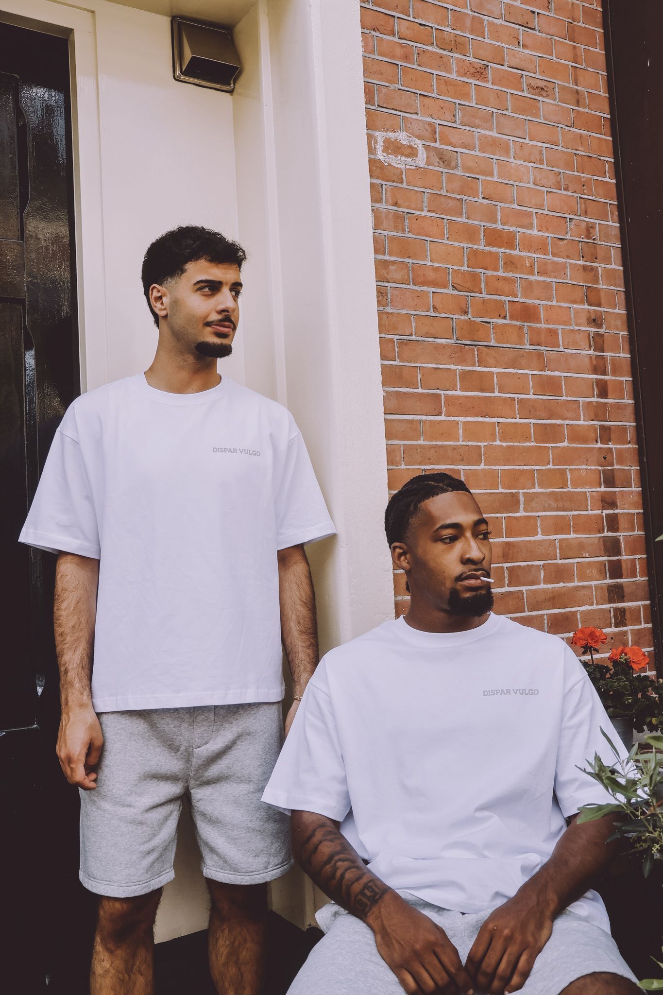 WHITE T-SHIRT